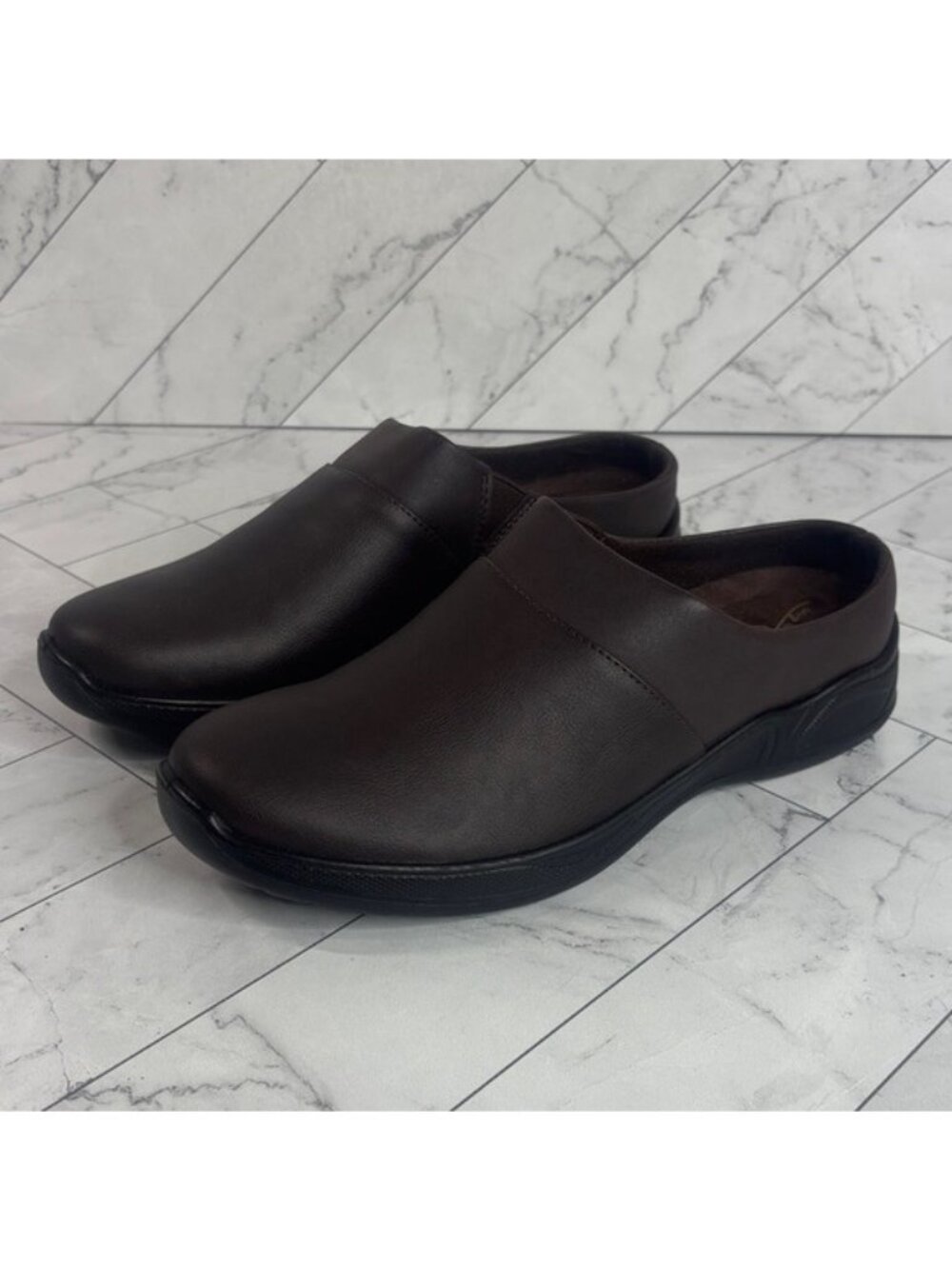 NWT Easy Street Womens Janalee Brown Faux Leather Slip-On Comfort Mules Size 8W - Picture 2 of 9